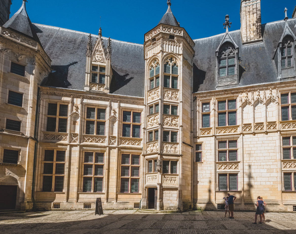 PALAIS JACQUES COEUR STI CENTRE